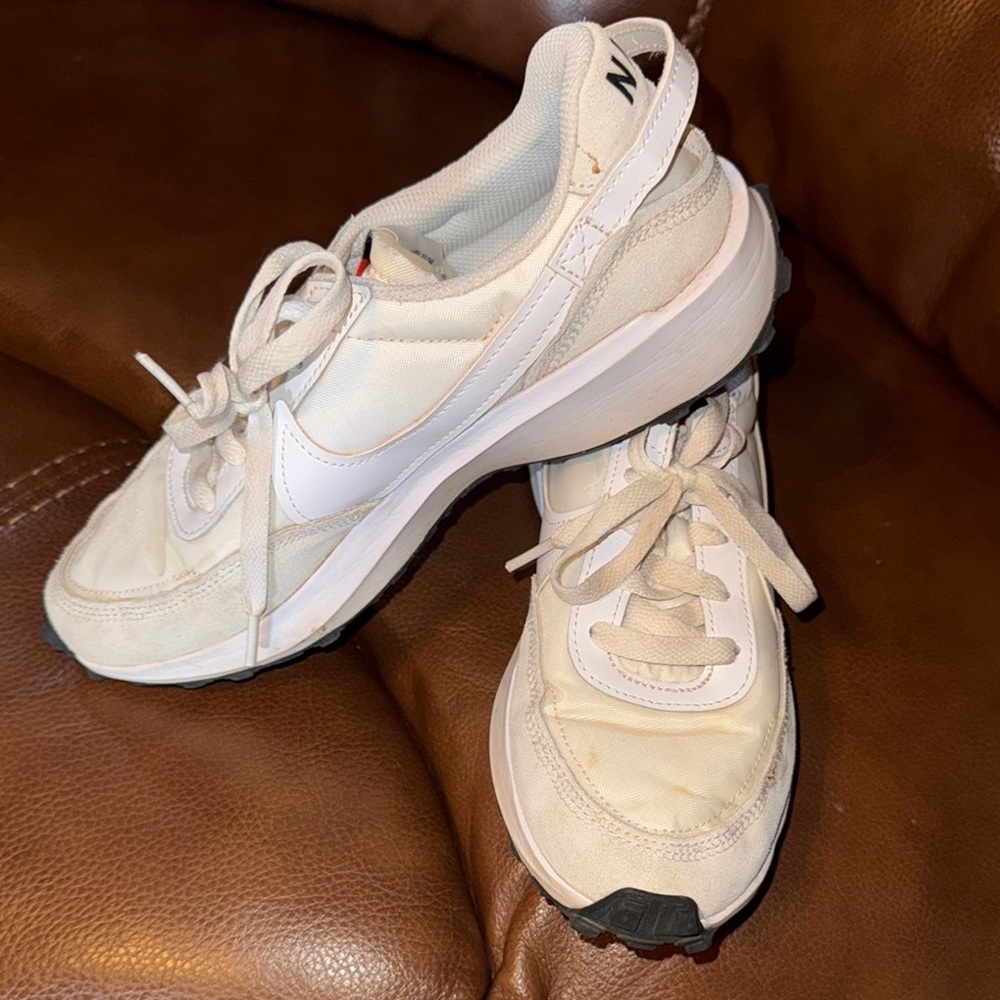 Nike women waffle debut